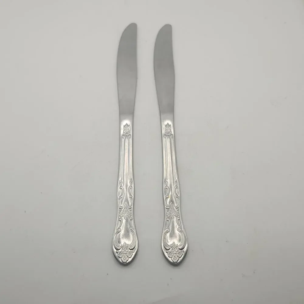 Oneida Thor OHS103 Dinner Knives‎ Pair Stainless Floral Scroll Flatware 8 3/8